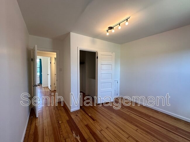 Building Photo - 421 Chandler St