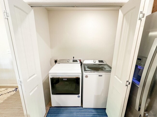 Building Photo - 28810 Arizona Ave