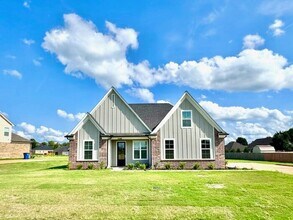 Building Photo - Move In Special! Now Leasing! a 4-bedroom 2.5 bath home in Olive Branch @ Southbranch