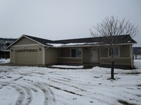 Building Photo - 3 Bedroom, 2 Bathroom Updated Home Near Cr...