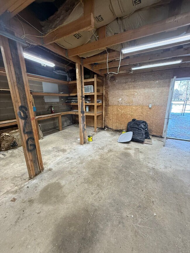 Building Photo - 3185 Spring Rd