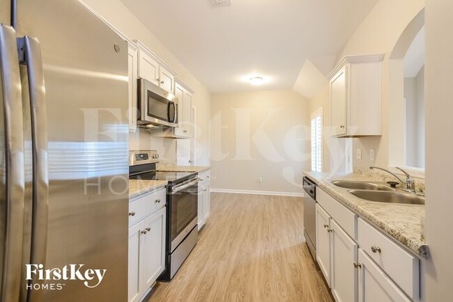 Building Photo - 1027 Deerwood Cir