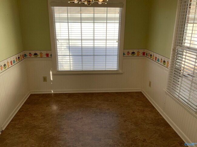 Building Photo - 2511 Galahad Dr SE