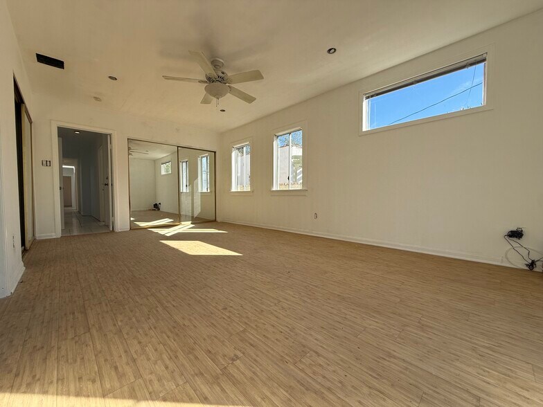 Building Photo - 2217 Selby Ave