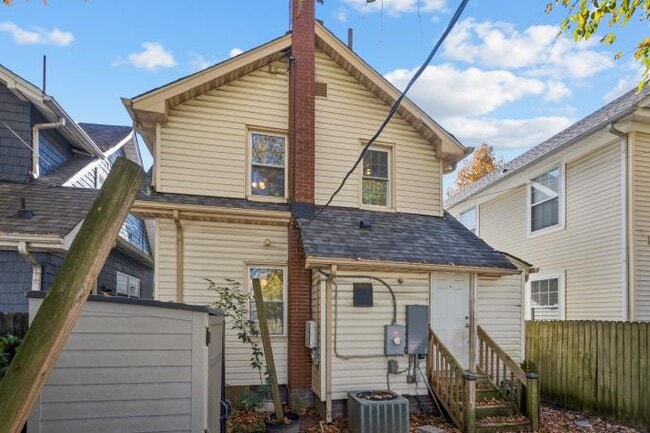 Building Photo - 710 W 31st St