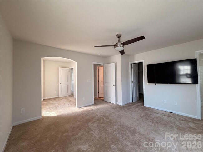 Building Photo - 9330 Grand Valley Dr