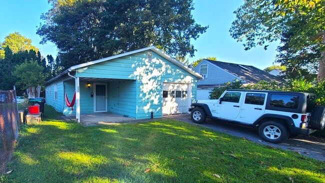 Building Photo - 3-Bedroom Student Rental