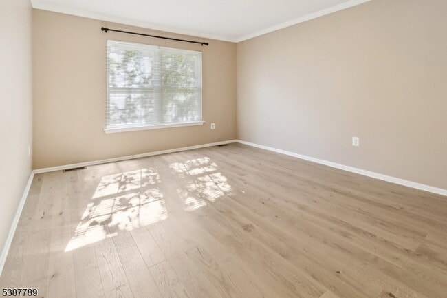 Building Photo - 10 Brookline Ct