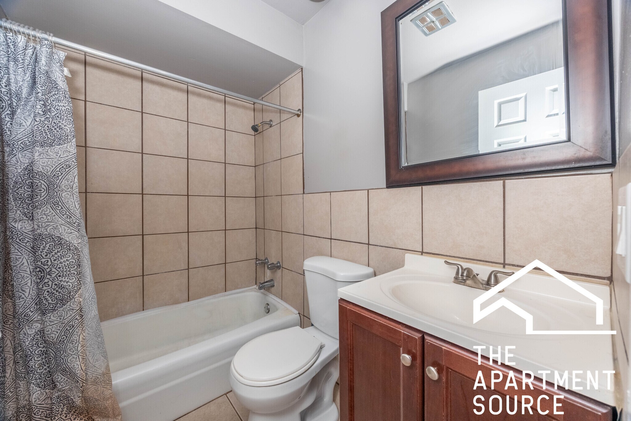 Building Photo - 5820 N Sheridan Rd