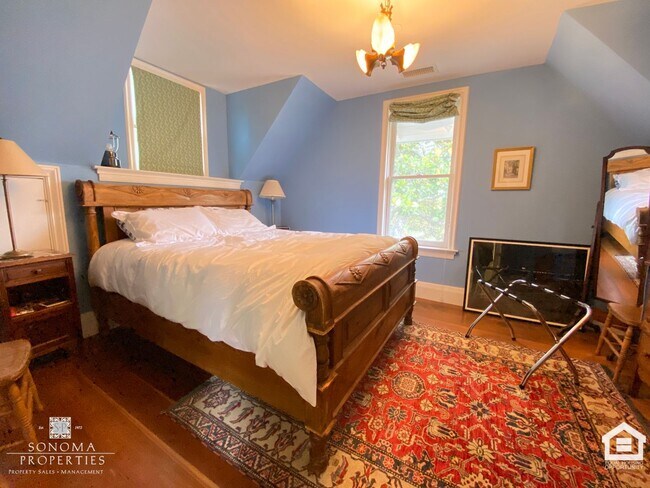 Building Photo - Stunning Furnished Eastside Home