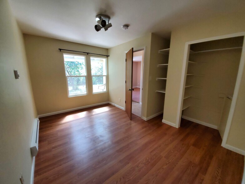 Building Photo - 1004 S Taft Hill Rd