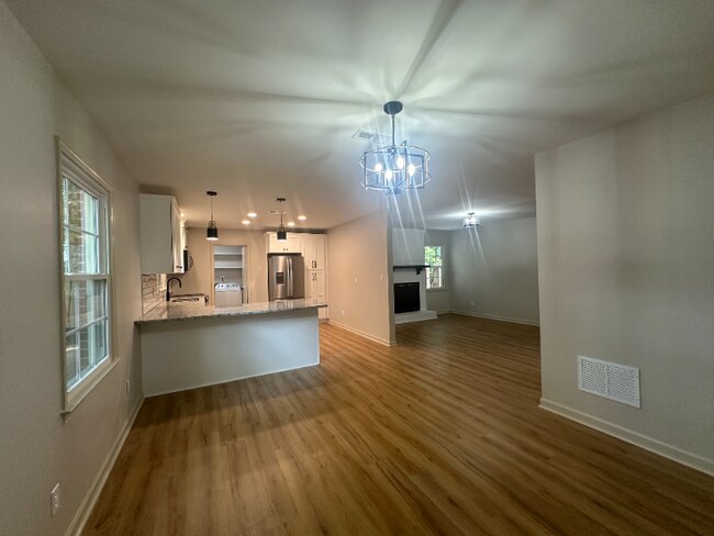 Building Photo - 2440 Cottage Pl
