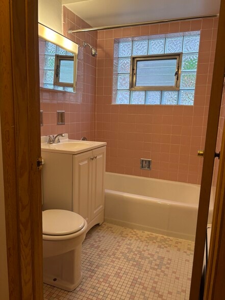 Building Photo - 2611 W Logan Blvd