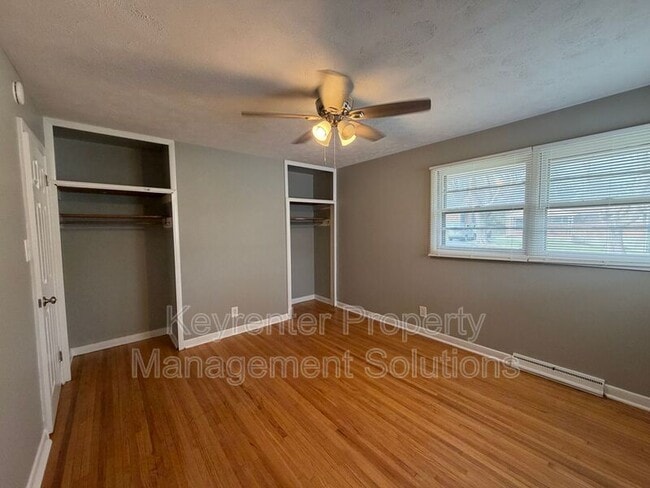 Building Photo - 221 River Rd