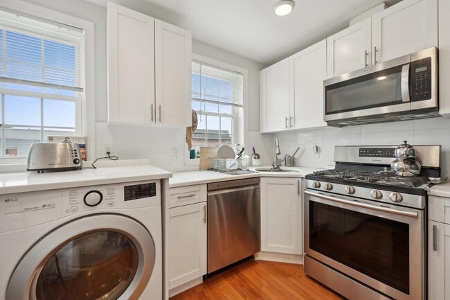 Building Photo - 240.5 South St