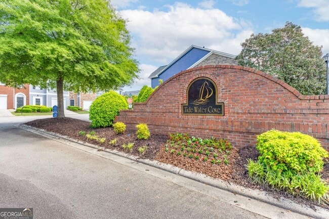 Building Photo - 6604 Splashwater Dr