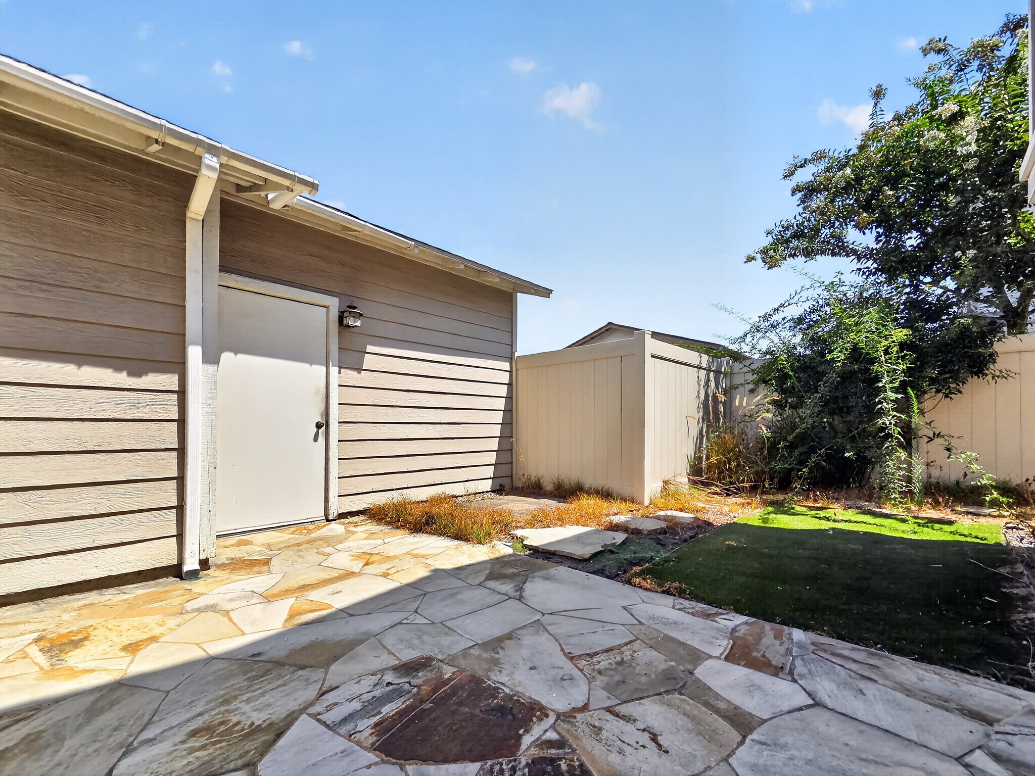 Backyard - 1065 E Broadway