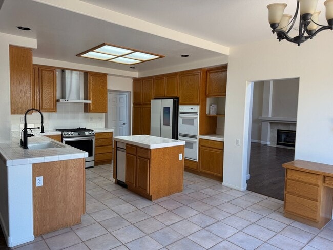 Building Photo - Single Family in The Vineyards in Oxnard