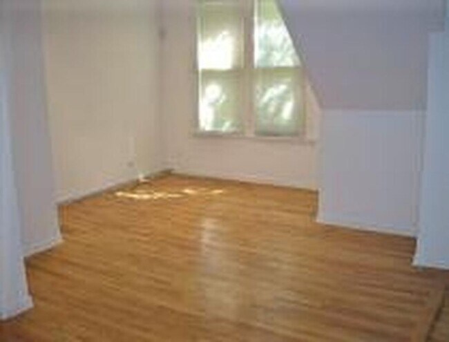 Primary Photo - 2 bedroom in Chicago IL 60657