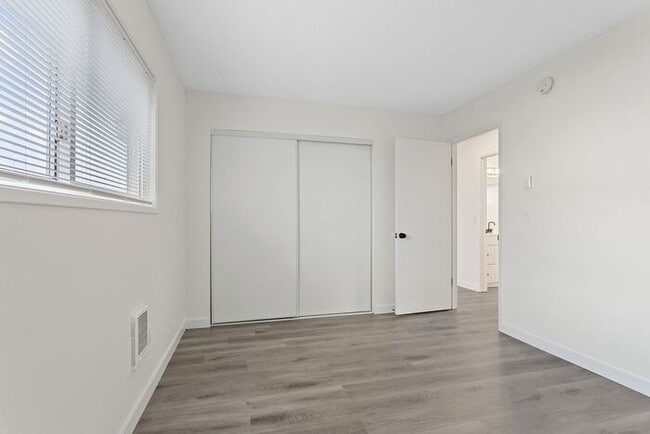 Building Photo - Remodeled 2 bedroom across from Providence...