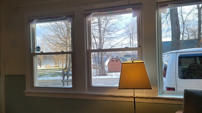 Building Photo - 5676 Clark St