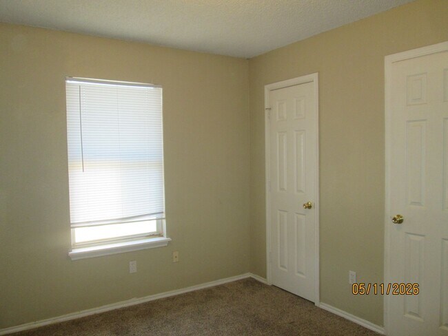 Building Photo - HOUSE - 3 Bedrooms, 2 Bath, 2 Car Garage