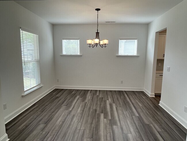 Building Photo - Spacious 5 Bed home in Stallings
