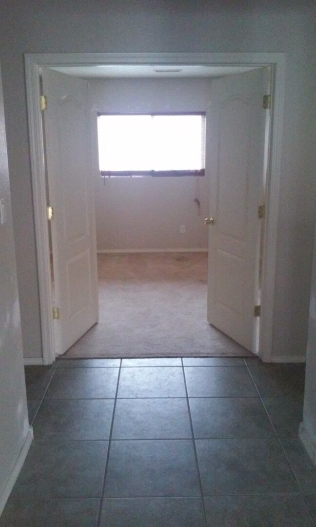 Building Photo - 3BR 2BA IN ENCHANTED HILLS