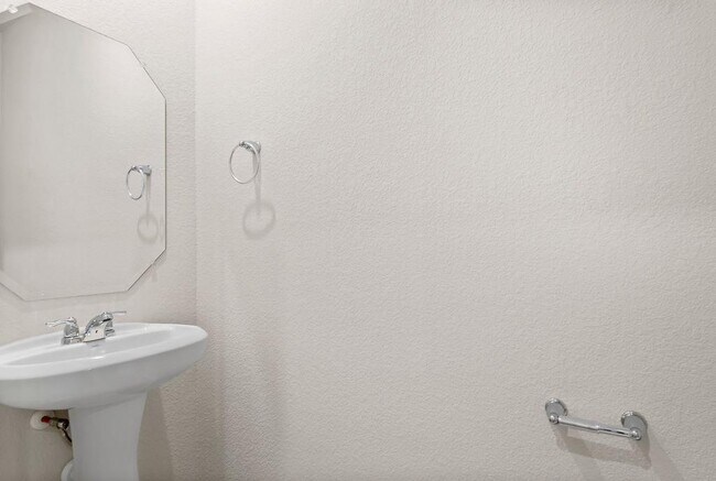 Building Photo - 108 Woodrow Ln