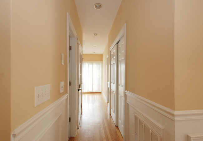 Building Photo - 638 Hope St