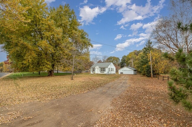 Building Photo - 2 Bed | 1 Bath Across From Coon Lake