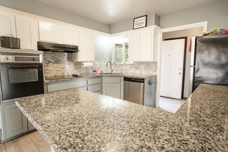 Building Photo - 2308 SW 76th St