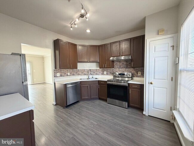 Building Photo - 8316 Green Grass Rd