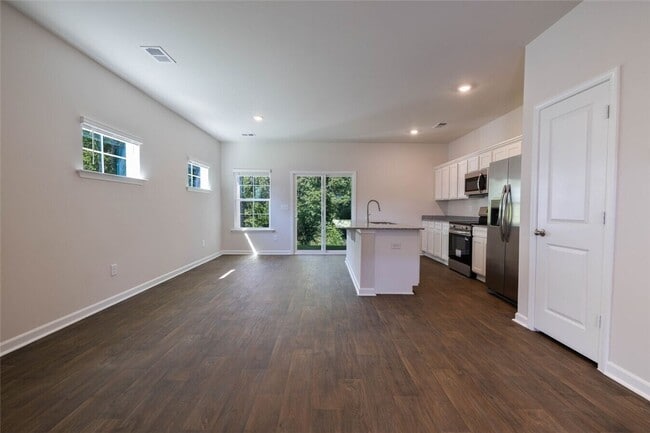 Building Photo - 111 Pendleton Place Way