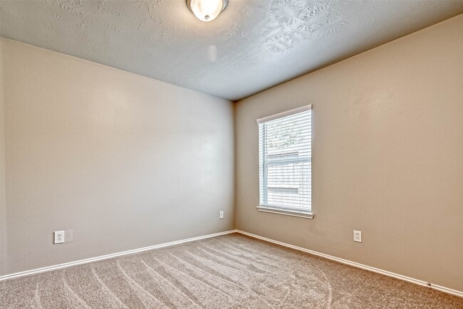 Building Photo - 758 Brushy Glen Dr