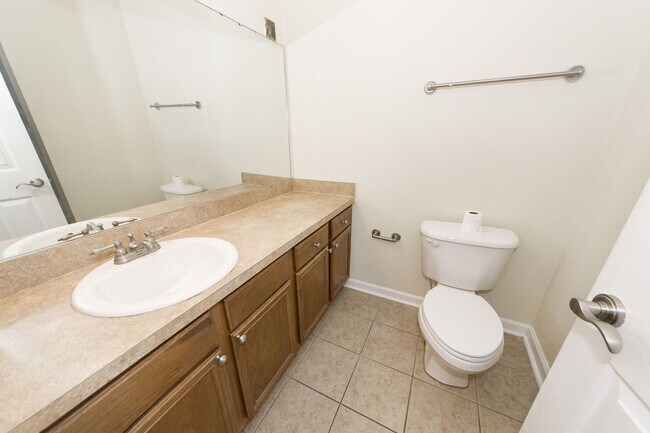 Building Photo - 2 Bedroom 1 Bath Condo in Concord West of the Ashely - West Ashley