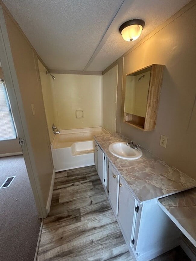 Building Photo - 3-bedroom, 2-bath mobile home