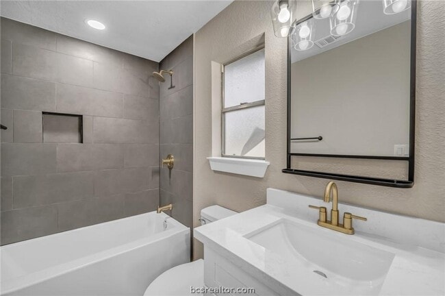 Building Photo - 1103 Phoenix St