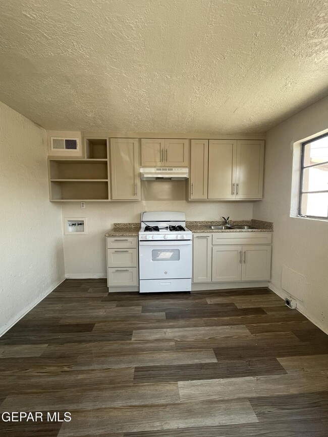 Building Photo - 8167 Josephine Cir