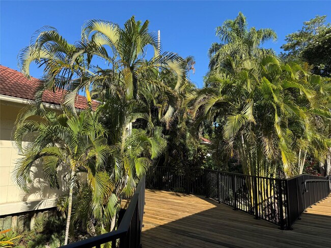 Building Photo - 111 Lake Emerald Dr