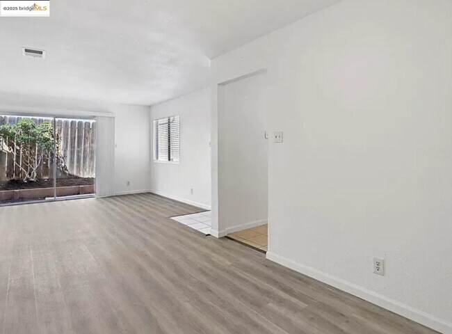 Building Photo - 1727 Linden Way