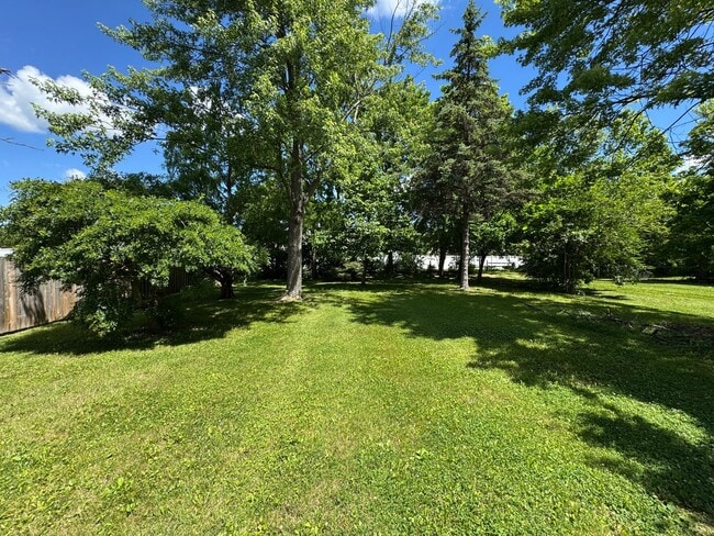 Building Photo - Eagle Creek 3 Bed 2.5 Bath
