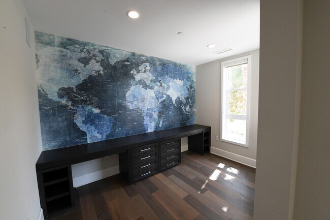 Building Photo - 12775 Bluff Creek Dr