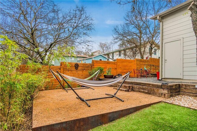 Building Photo - 1609 J J Seabrook Dr