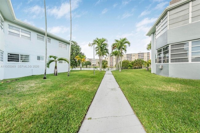 Building Photo - 1715 NE Miami Gardens Dr