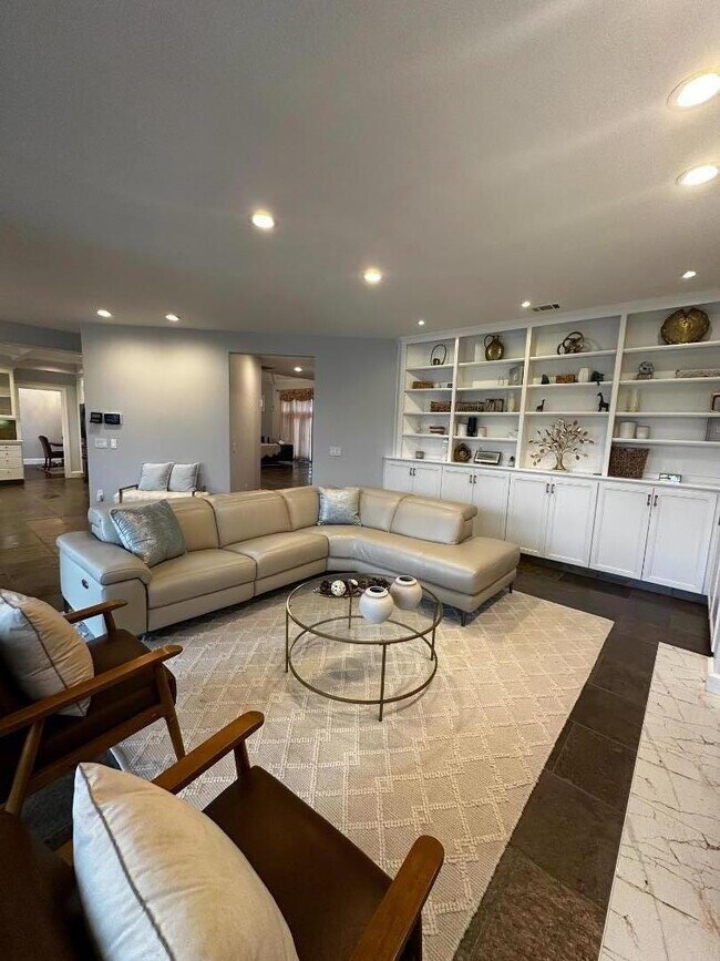 Building Photo - 4824 Longcove Dr