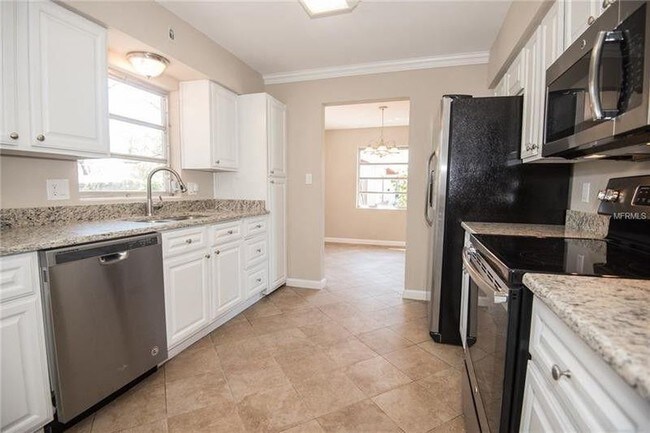 Building Photo - 5516 Sedgefield St