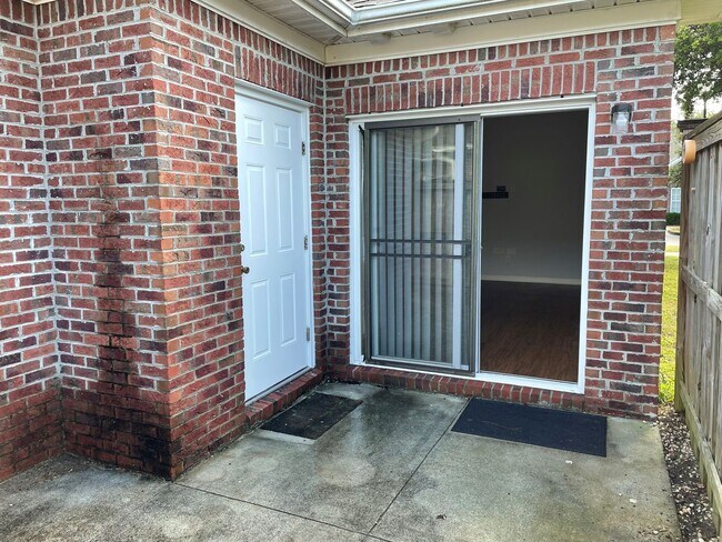 Building Photo - 221 Hibiscus Way