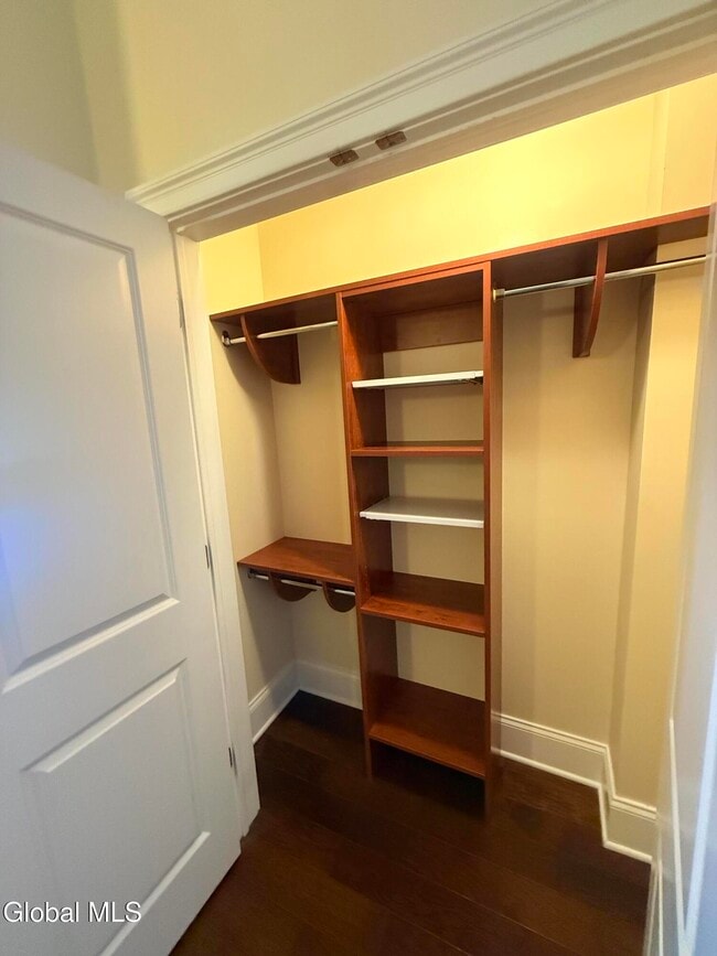 Building Photo - 275 River St