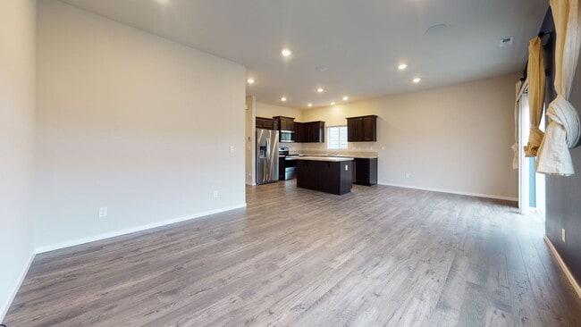 Building Photo - Large, Well-Designed Bremerton 3 BR! Available Now - $500.00 OFF 1ST MONTHS RENT!
